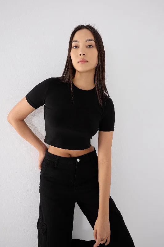 Round Neck Basic Crop T-Shirt